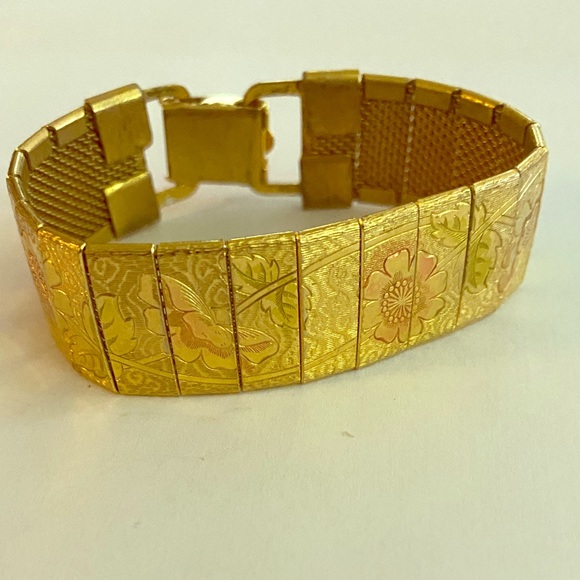 Vintage Jewelry - Lovely Vintage Floral Clasp Bracelet